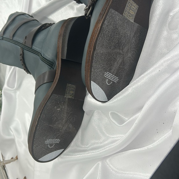 We The Free Dusty Buckle Boots - Sz.40 (8.5) New w some minor scratches - Picture 3 of 14